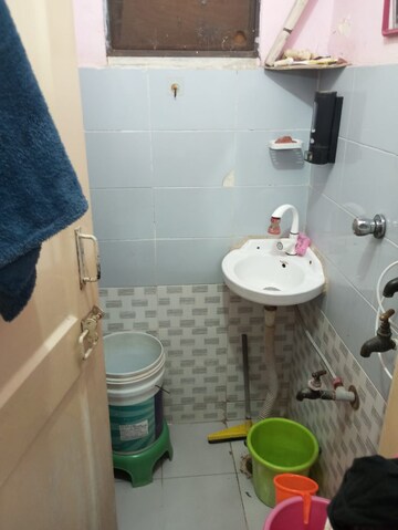 Bathroom in 1 BHK Apartment at Sector 23 Dwarka – for Rent