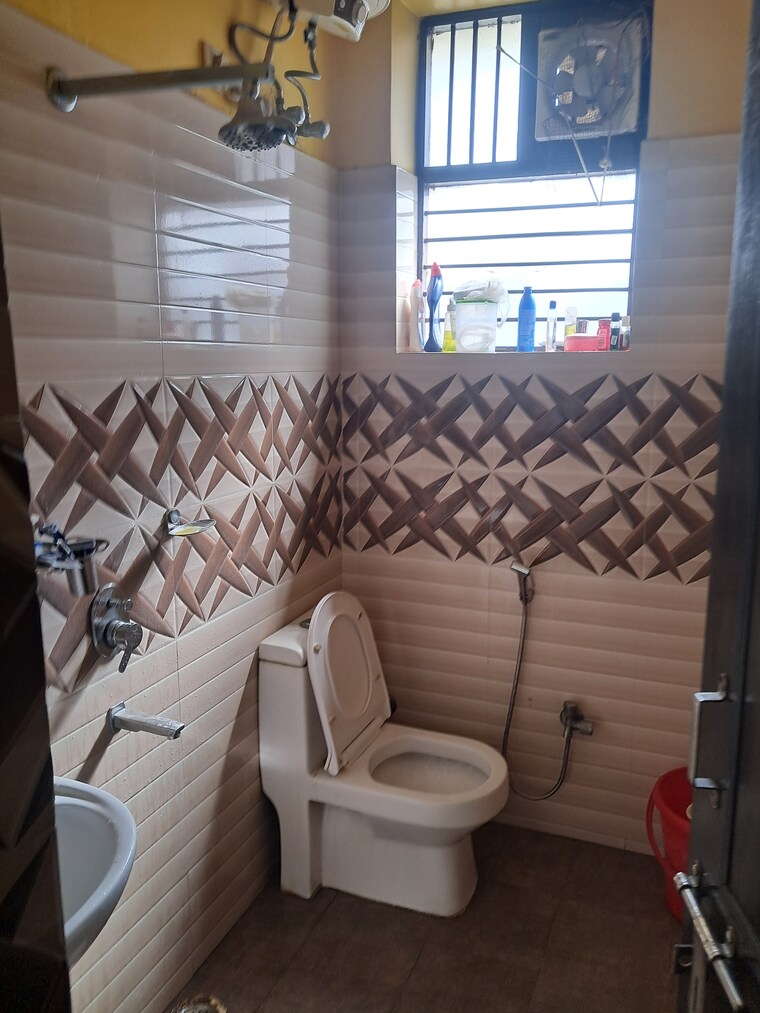 Attached Bathroom, sushant lok ii 3 Bedroom 1400 Sq.Ft. Builder Floor In Sushant Lok ii Gurgaon 8649827