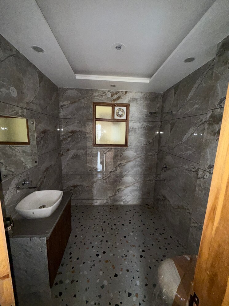 Bathroom, sector 85 3 Bedroom 250 Sq.Ft. Builder Floor In Sector 85 Faridabad 8649830