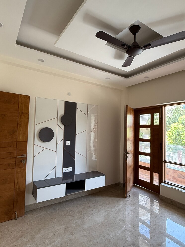 Room, sector 85 3 Bedroom 250 Sq.Ft. Builder Floor In Sector 85 Faridabad 8649830