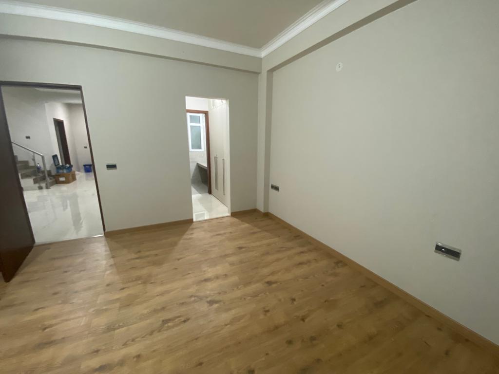 6 BHK + Servant Room 350 Sq.Yd. Villa in Central Park 3 Flower Valley