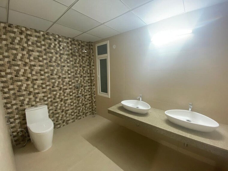 Bathroom, central-park-flower-valley 6 Bedroom 350 Sq.Yd. Villa In Sohna Sector 33 Gurgaon 8649968