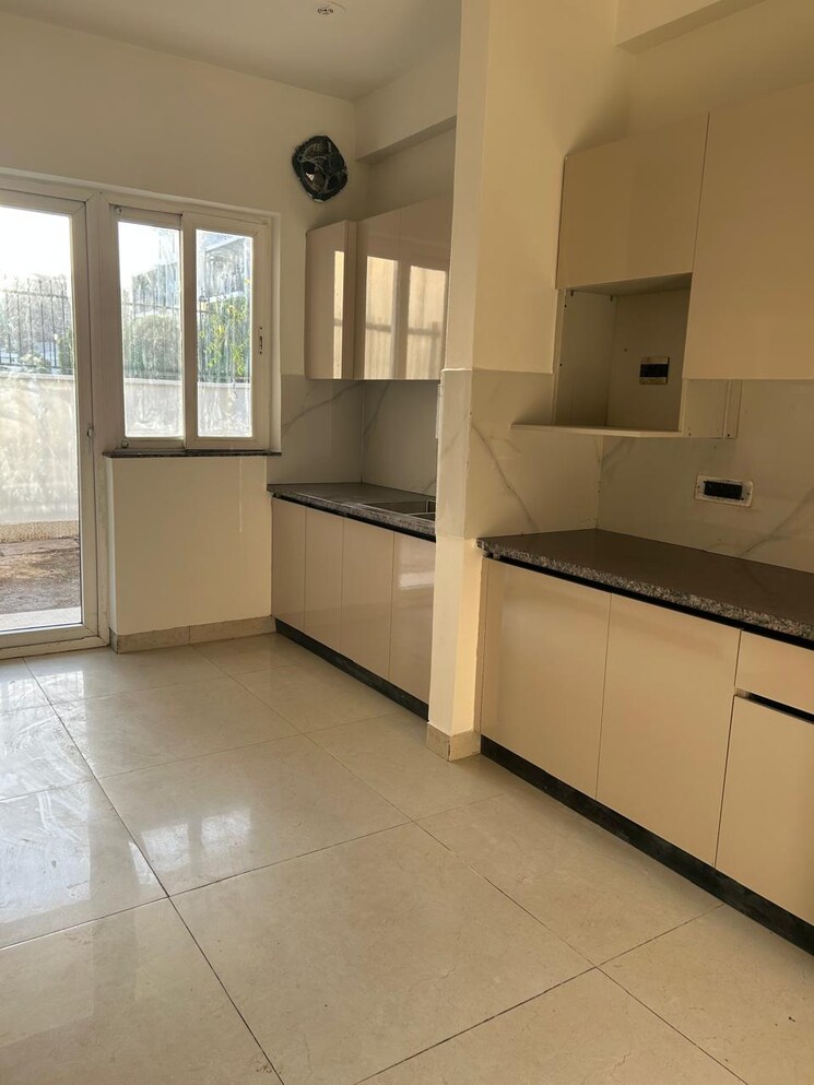 Room, central-park-3-flower-valley 6 Bedroom 350 Sq.Yd. Villa In Sohna Sector 33 Gurgaon 8649968