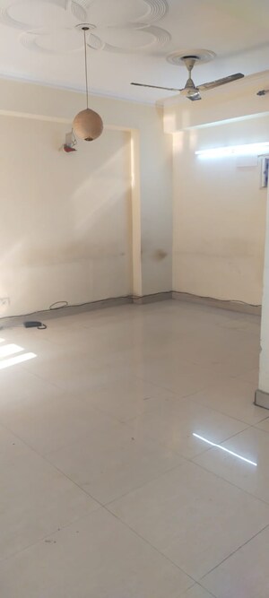 Room in 2 BHK Apartment at Gaur Green City, Indrapuram – for Sale