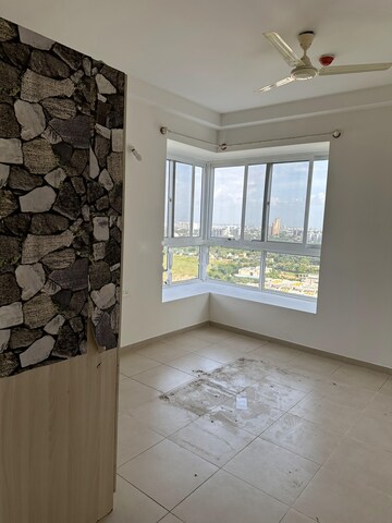 Room in 2 BHK Apartment at Bhartiya Nikoo Homes, Thanisandra Main Road – for Rent