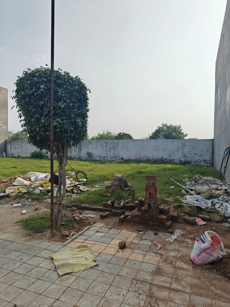 Garden, pardos-okas-enclave  1211 Sq.Yd. Plot In Sushant Golf City Lucknow 8649980