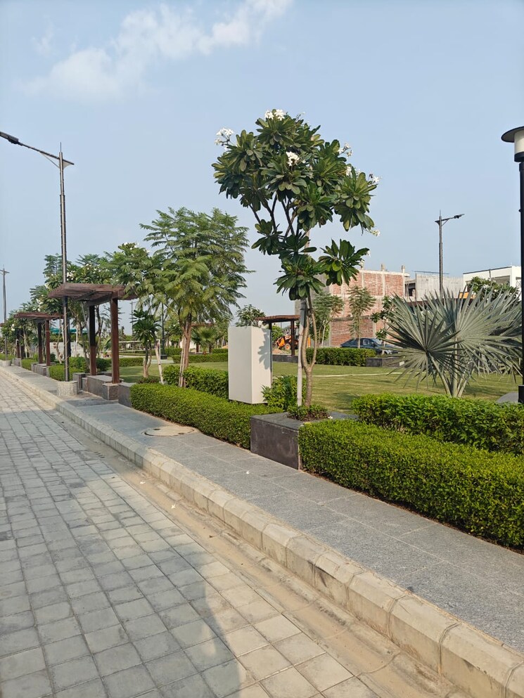 Garden, pardos-okas-enclave  1211 Sq.Yd. Plot In Sushant Golf City Lucknow 8649980