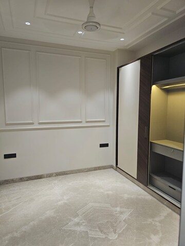 Room in 3 BHK Builder Floor at Shreshtha Vihar – for Sale