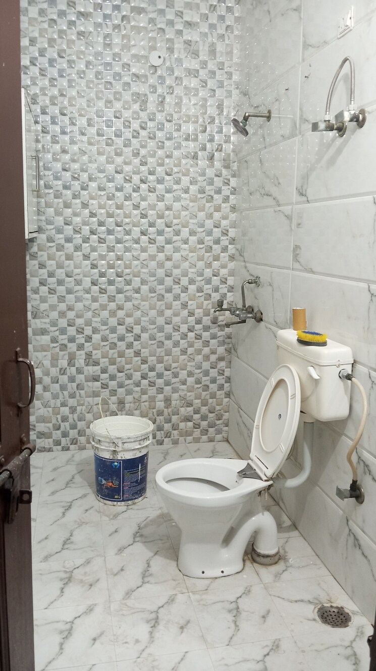 Bathroom, sector 46 2 Bedroom 1550 Sq.Ft. Independent House In Sector 46 Noida 8650164
