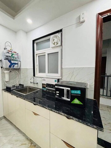 Kitchen in 1 BHK Builder Floor at DLF Star Mall, Sector 30 – for Rent
