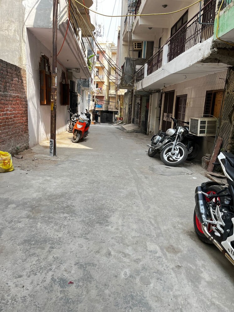  Parking, paryavaran complex 1 Bedroom 450 Sq.Ft. Builder Floor In Paryavaran Complex Delhi 8650297