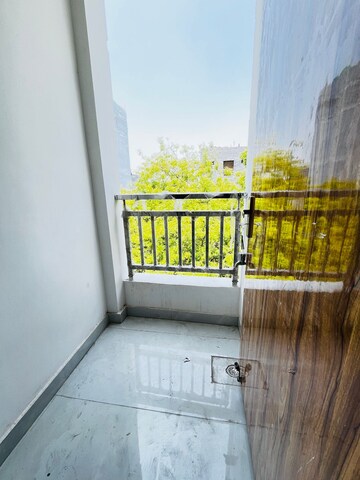 Balcony in 1 BHK Builder Floor at Paryavaran Complex – for Rent