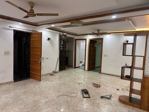 Building Lobby in 4 BHK Builder Floor at Green Fields Colony – for Sale