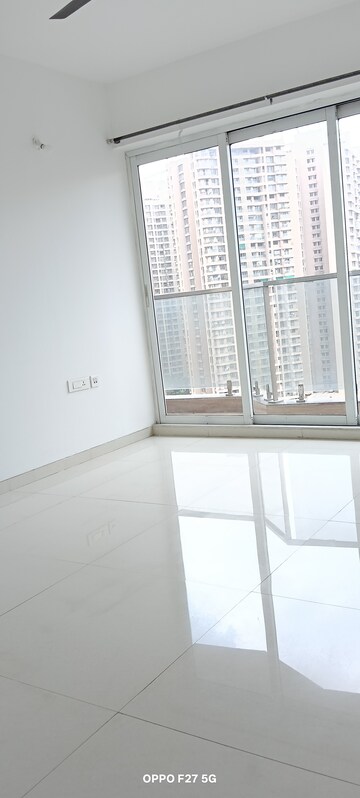 Room in 3 BHK Apartment at Soham Crystal Spires, Ghodbunder Road – for Sale
