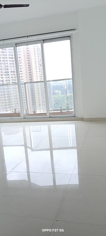 Room in 3 BHK Apartment at Soham Crystal Spires, Ghodbunder Road – for Sale