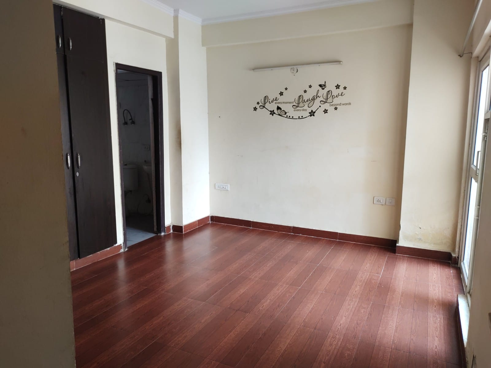 2 BHK + Servant Room Apartment For Rent in RWA Apartments Sector 122