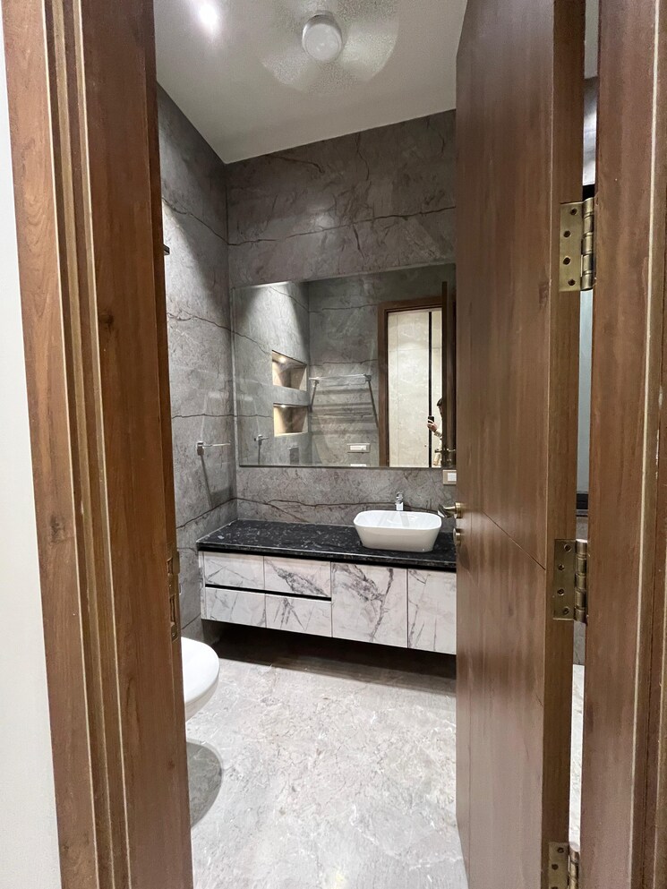 Bathroom, experion-the-trillion 4 Bedroom 3800 Sq.Ft. Apartment In Sector 48 Gurgaon 8650492