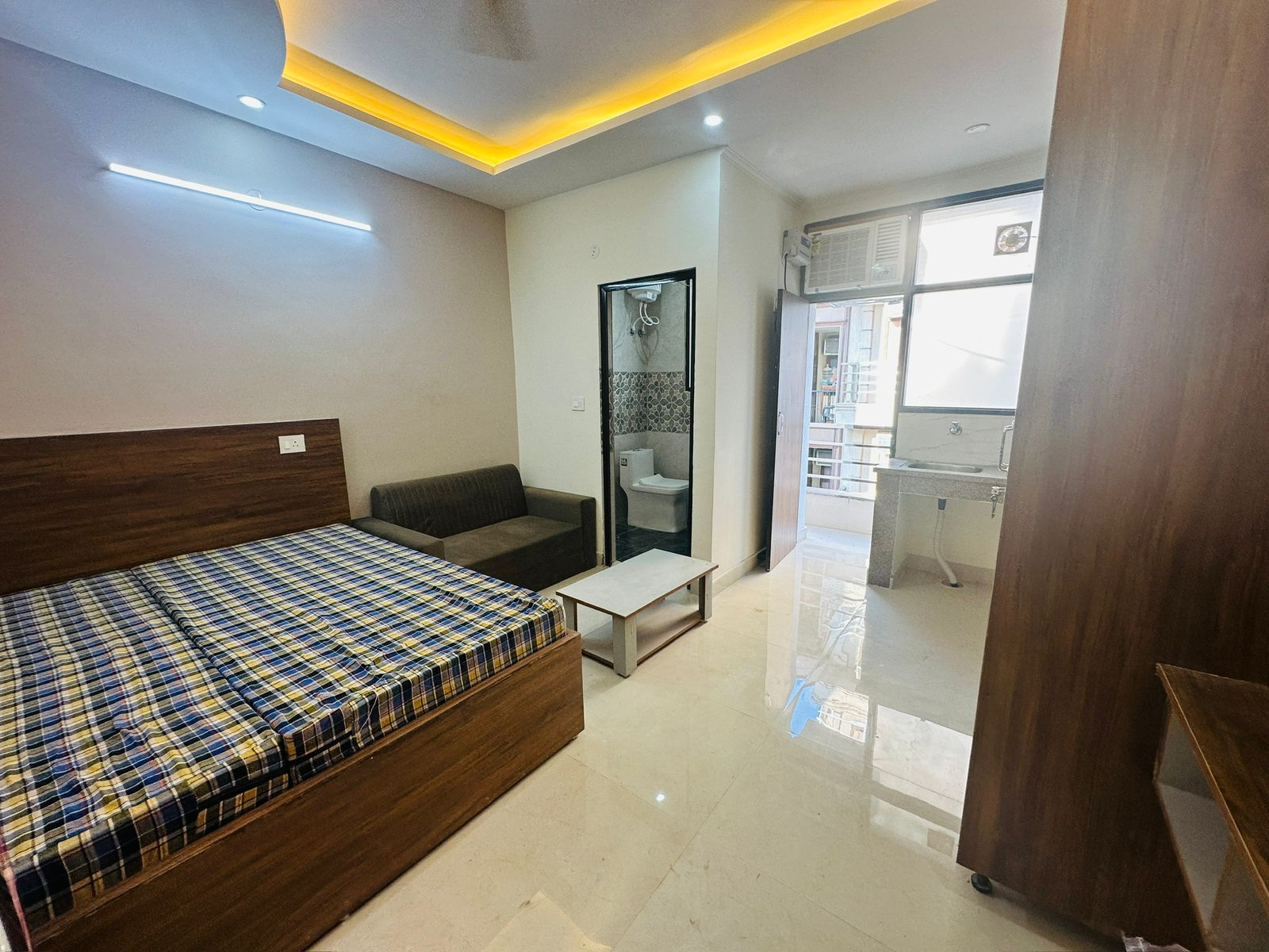 1 RkBuilder Floor For Rent in Om Tower