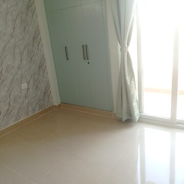 Room in 3 BHK Apartment at Amrapali Crystal Homes, Sector 76 – for Rent