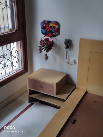 Room in 5 BHK Independent House at Sector 50 – for Rent