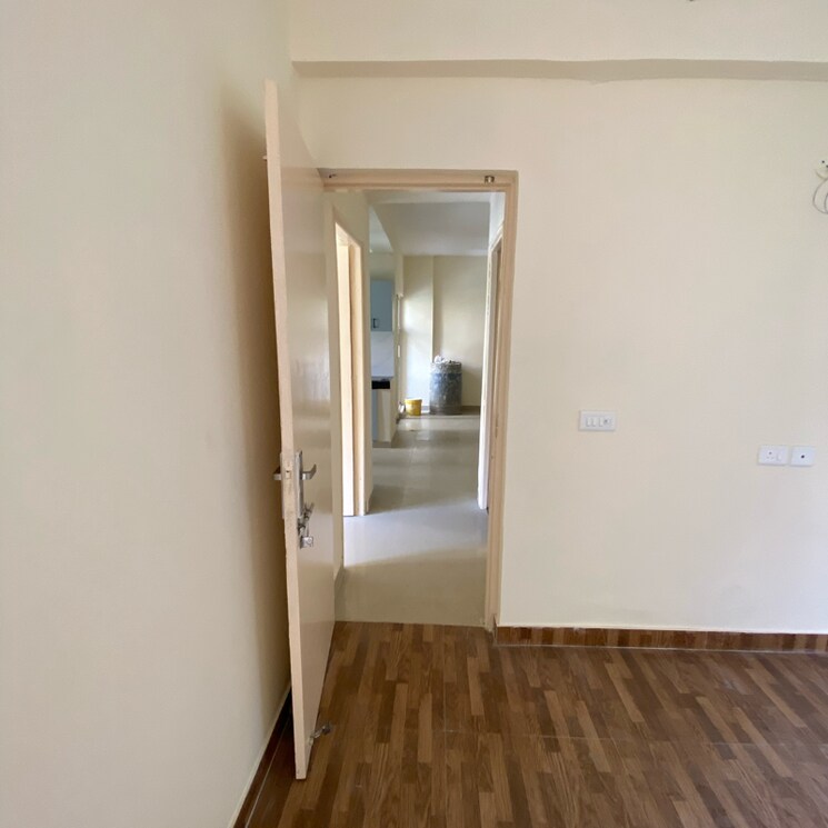 Room, gardenia-golf-city 2 Bedroom 865 Sq.Ft. Apartment In Noida Central Noida 8650876