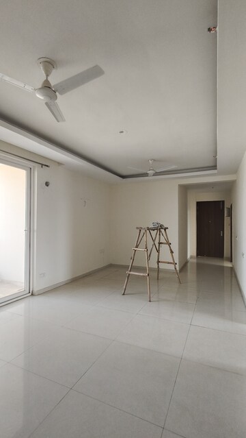 Room in 3.5 BHK Apartment at Balongi Village – for Rent