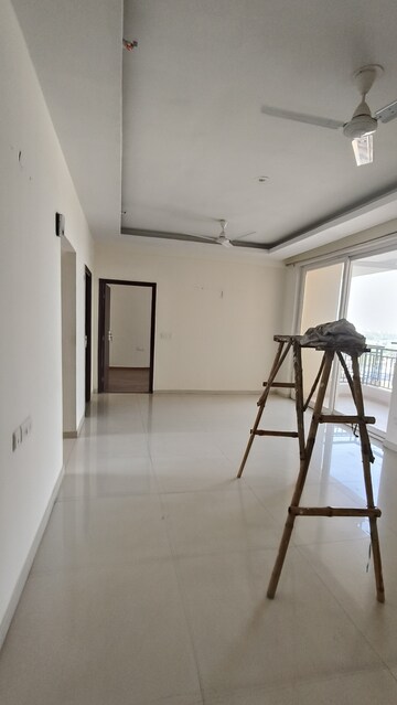 Room in 3.5 BHK Apartment at Balongi Village – for Rent
