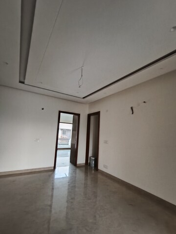 Room in 3 BHK Builder Floor at Aerocity – for Rent