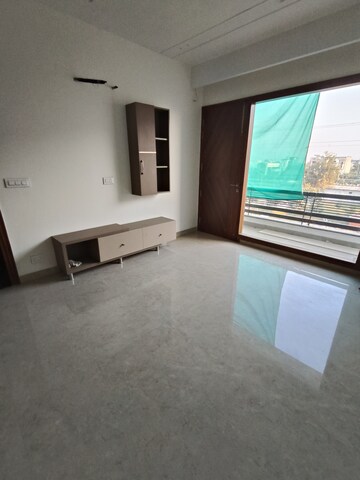 Room in 3 BHK Builder Floor at Aerocity – for Rent