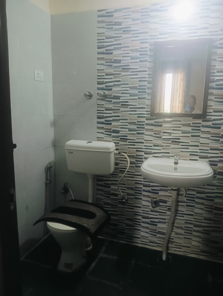 Bathroom, signature-global-the-roselia 2 Bedroom 800 Sq.Ft. Apartment In Sector 95a Gurgaon 8650933