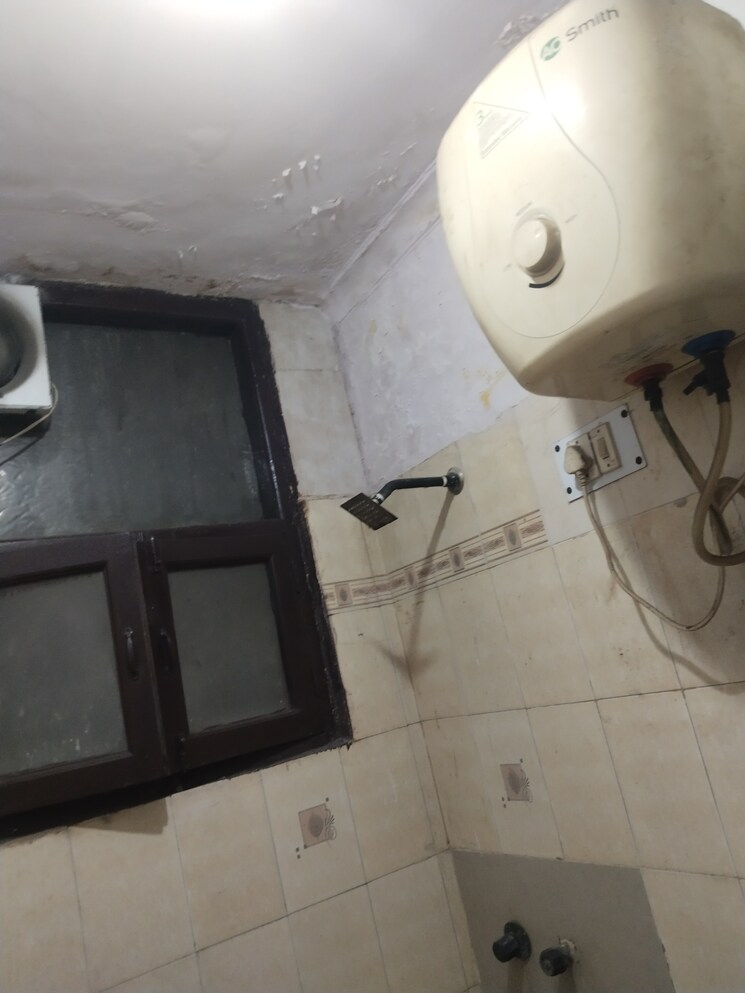 Bathroom, sector 55 2 Bedroom 1250 Sq.Ft. Independent House In Sector 55 Noida 8651036