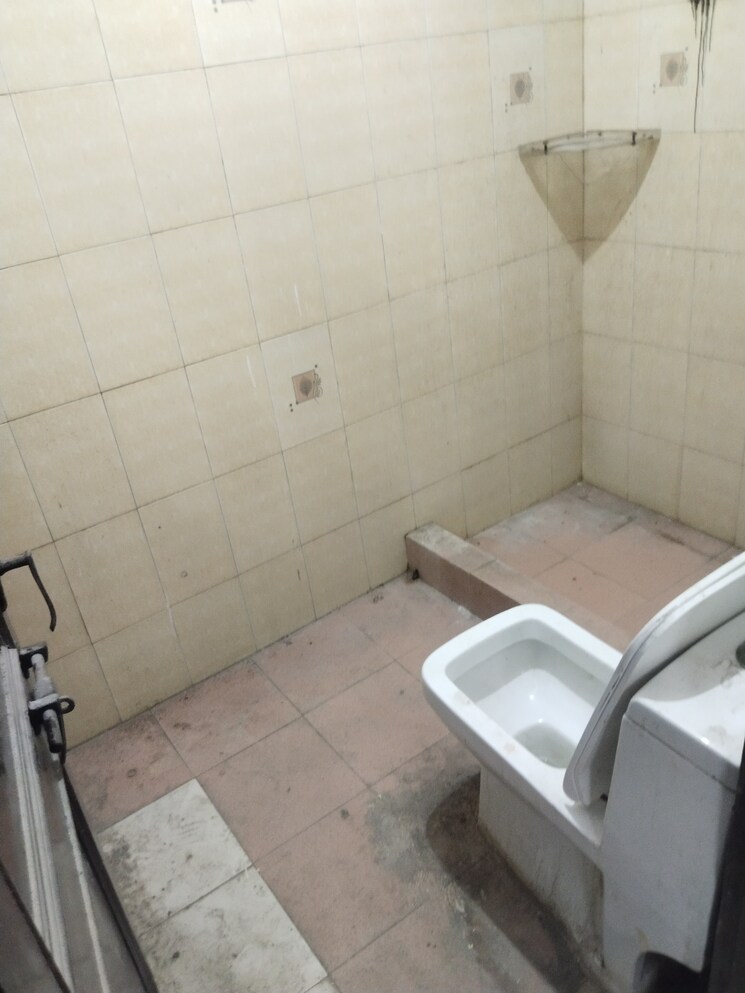 Bathroom, sector 55 2 Bedroom 1250 Sq.Ft. Independent House In Sector 55 Noida 8651036
