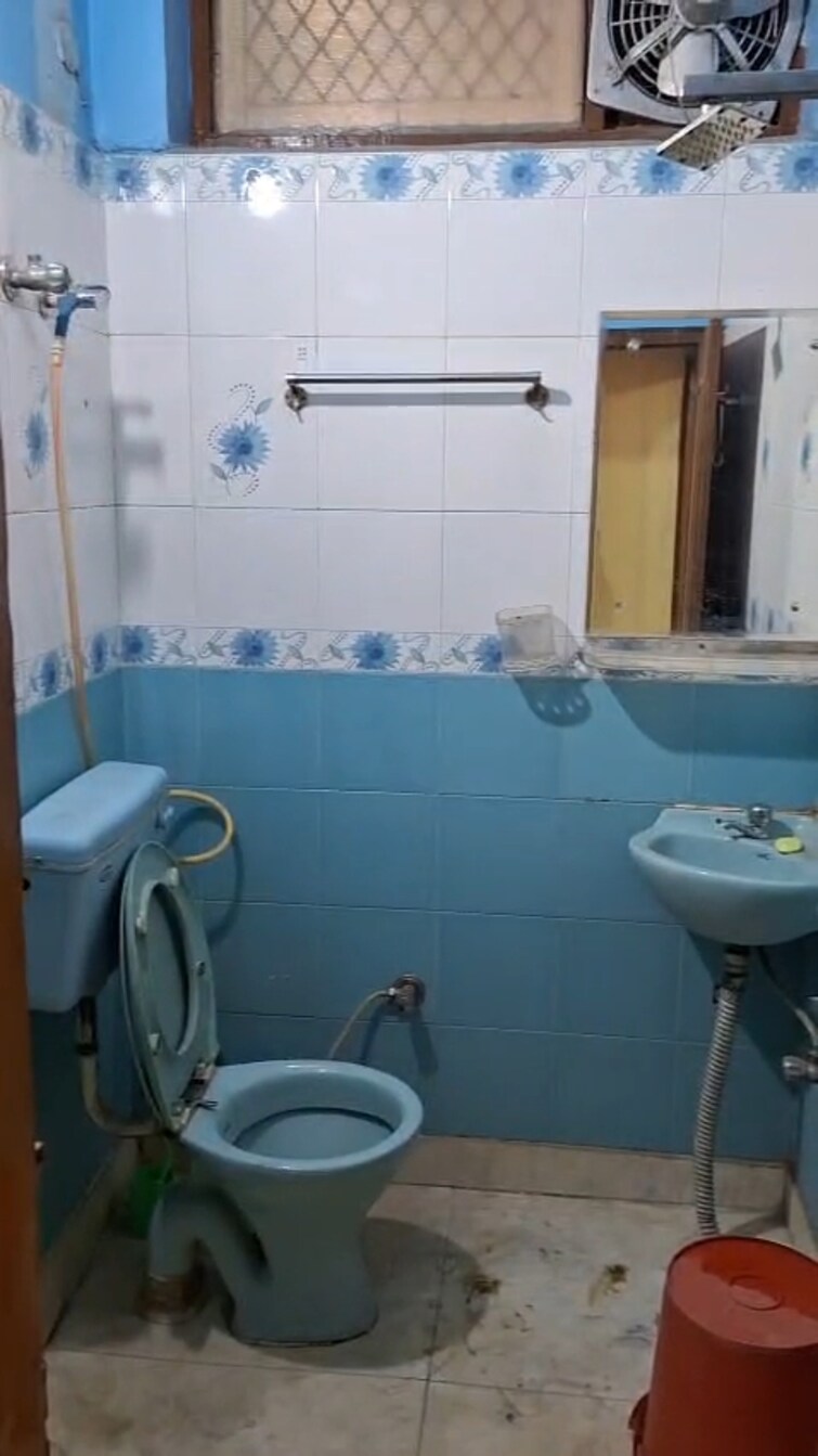 Bathroom, mehrauli 2 Bedroom 900 Sq.Ft. Builder Floor In Mehrauli Delhi 8651066