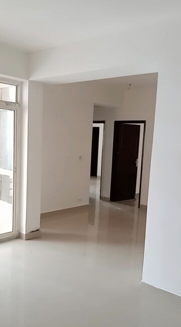 Room in 2 BHK Apartment at Ansal Sushant Aquapolis, Dundahera – for Rent