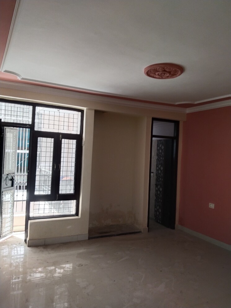 Room, sector 55 3 Bedroom 1950 Sq.Ft. Independent House In Sector 55 Noida 8651074