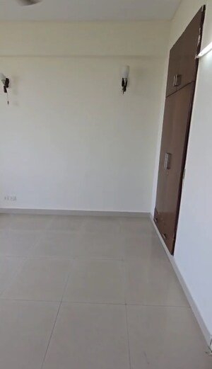 Room in 3 BHK Apartment at Eldeco Green Meadows, Pi Greater Noida – for Sale