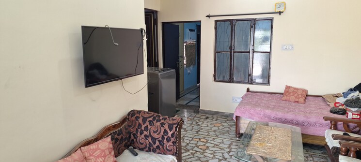 Room, gomti nagar 1.5 Bedroom 1200 Sq.Ft. Independent House In Gomti Nagar Lucknow 8651138