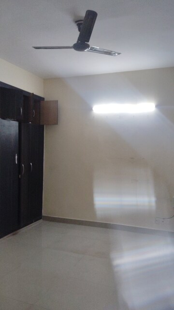 Room in 2 BHK Apartment at Paras Tierea, Sector 137 – for Rent