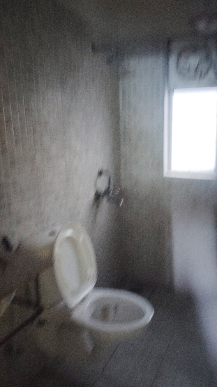 Bathroom, paras-tierea 2 Bedroom 825 Sq.Ft. Apartment In Sector 137 Noida 8651111