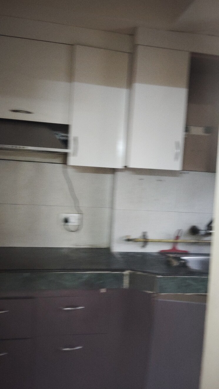 Kitchen, paras-tierea 2 Bedroom 825 Sq.Ft. Apartment In Sector 137 Noida 8651111