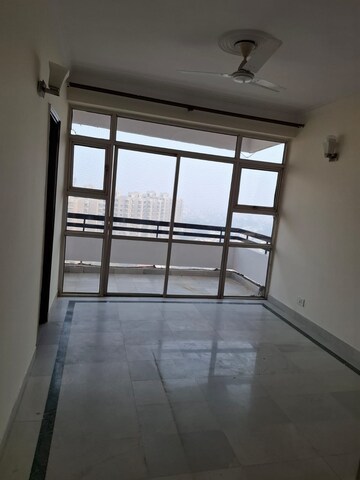 Room in 3 BHK Apartment at Ansal Sushant Estate, Sector 52 – for Rent