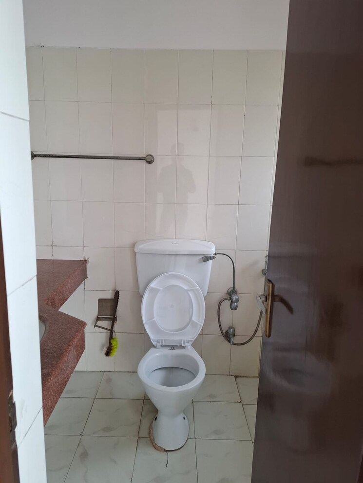 Bathroom, ansal-sushant-estate 3 Bedroom 1340 Sq.Ft. Apartment In Sector 52 Gurgaon 8651130