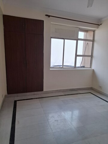 Room in 3 BHK Apartment at Ansal Sushant Estate, Sector 52 – for Rent