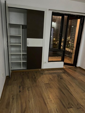 Room in 3 BHK Apartment at Logix Blossom County, Sector 137 – for Rent