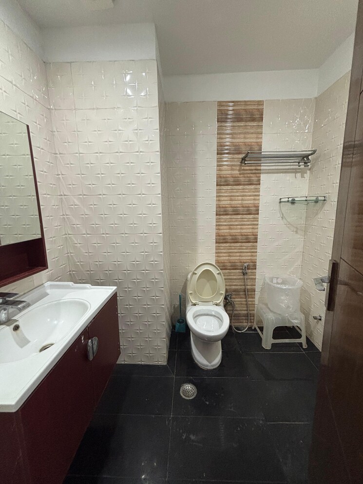 Bathroom, greater kailash i 1 Bedroom 80 Sq.Yd. Builder Floor In Greater Kailash I Delhi 8651202