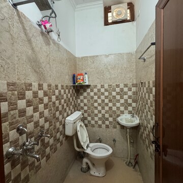 Attached Bathroom in 1 BHK Independent House at Dehradun Cantt – for Rent