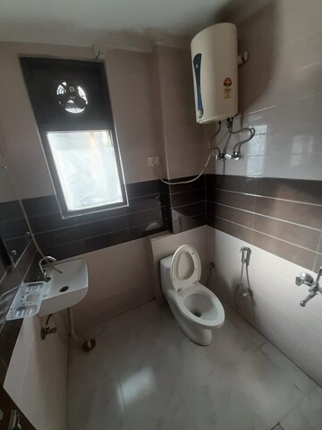 Bathroom in Studio Apartment at Dlf City Phase 3 – for Rent