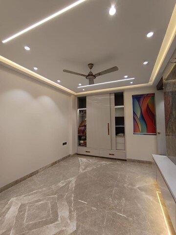 Bedroom in 3.5 BHK Apartment at Triveni Apartments CGHS, Paschim Vihar – for Rent