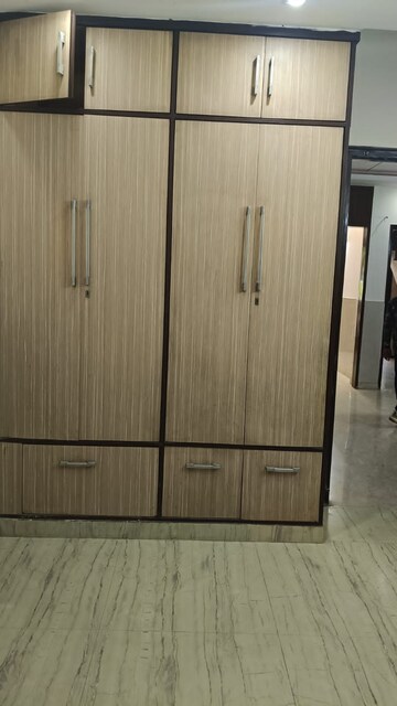 Room in 2.5 BHK Apartment at Navbharat Apartments, Paschim Vihar – for Rent