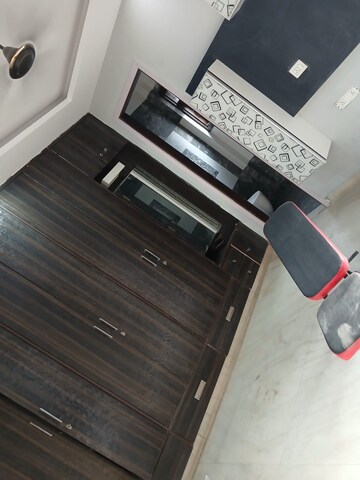 Room in 2.5 BHK Apartment at Navbharat Apartments, Paschim Vihar – for Rent